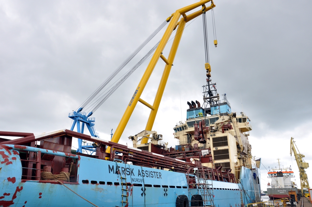 Installing of a new winch onboard the Maersk Assister AHTS vessel. Photo: Jerzy Uklejewski