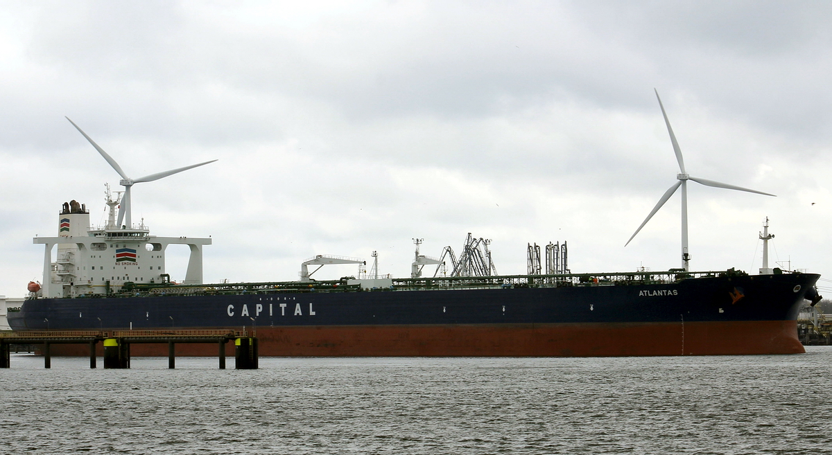 The Atalantas VLCC, the largest tanker to have ever called at Naftoport in Gdańsk. Photo: Krijn Hamelink
