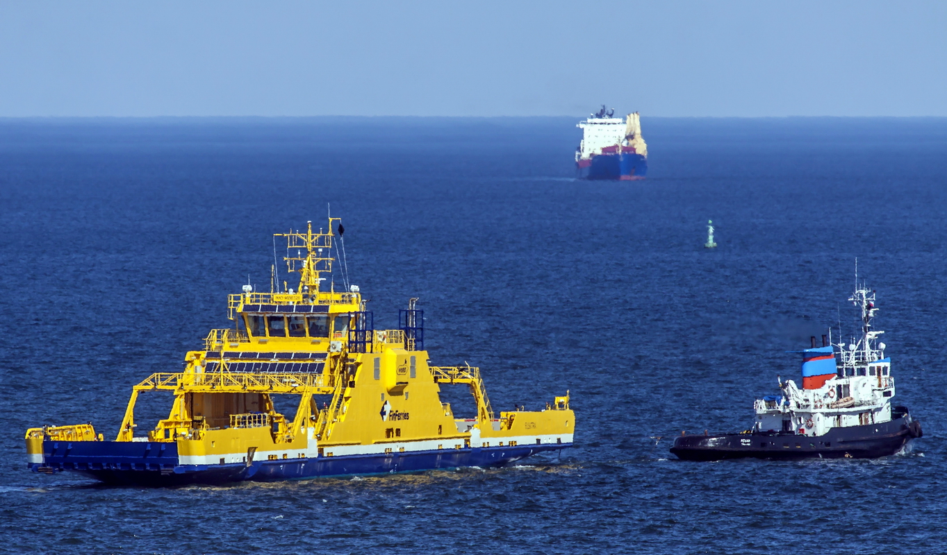 Electric propulsion ferry Elektra, under tow in Gdynia, bound for Finland. Photo: Piotr B. Stareńczak