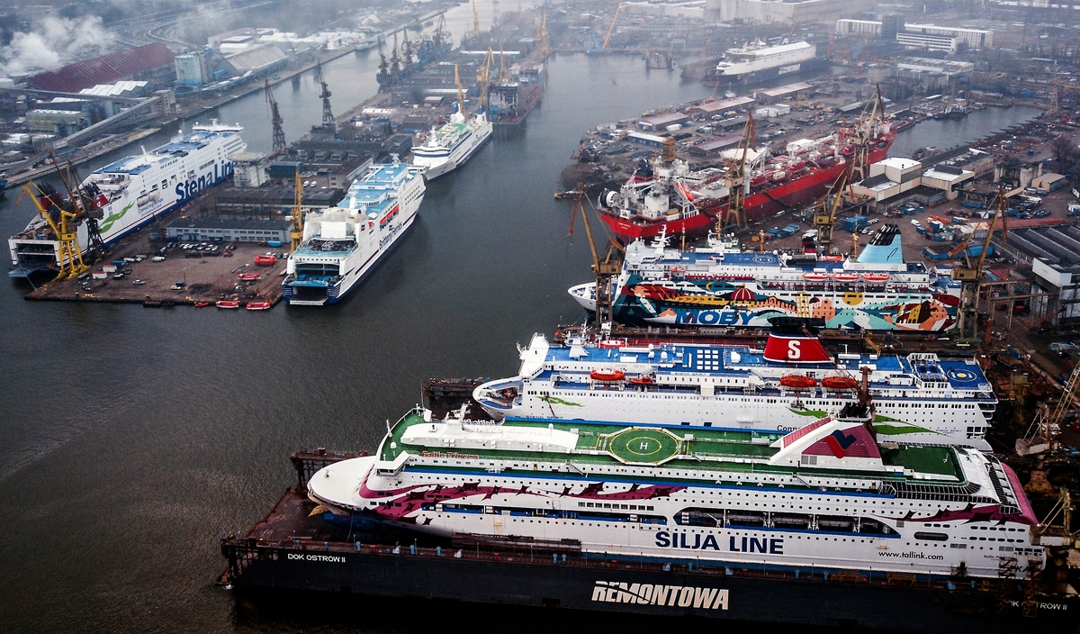 Ferry parade at Remontowa Shiprepair Yard in Gdansk [VIDEO]