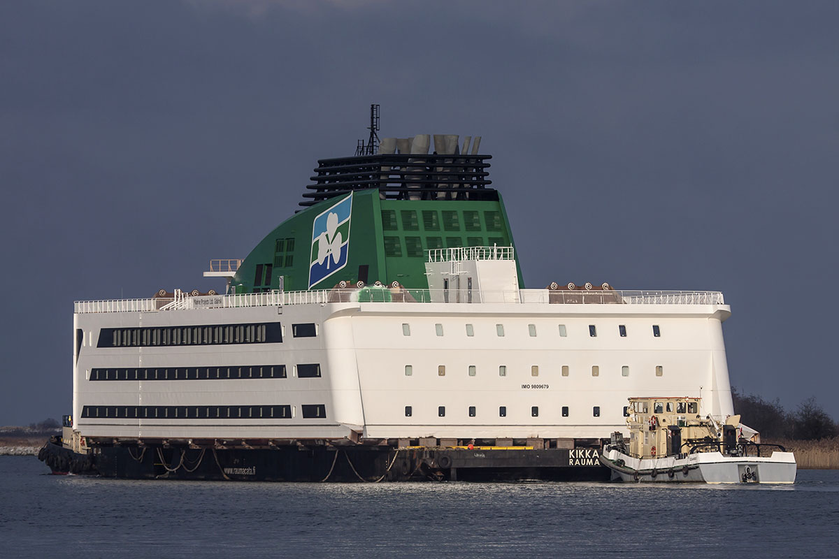 Marine Projects has delivered a large superstructure to the German FSG yard, there will be more