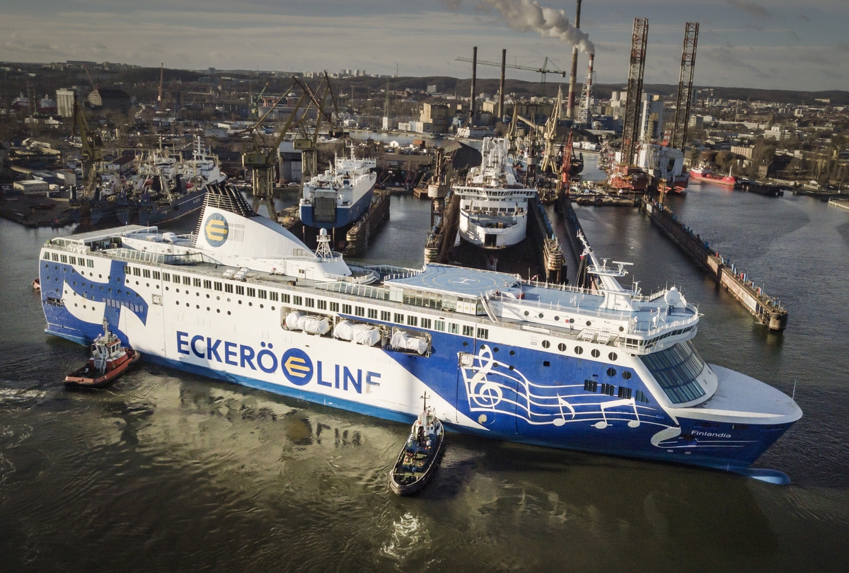 Busy ferry winter [VIDEO]