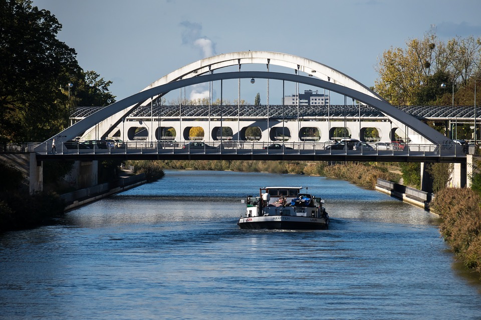 The Law on Support for Inland Waterway Shipowners enters