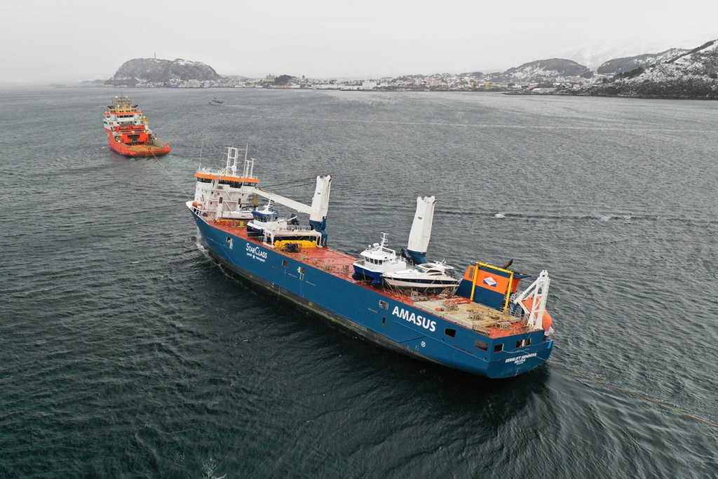 Hendrik’s Eemslift vessel safe in Alesund