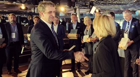 Remontowa Shipbuilding with Shippax Award for electric ferry Festøya