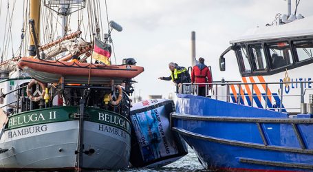 22 Greenpeace activists arrested for blocking Shell terminal in Rotterdam port
