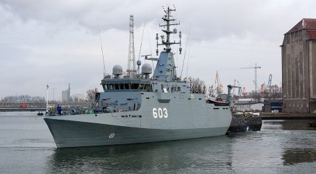 ORP Mewa minehunter on sea trials