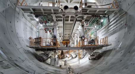 Experts discuss details of construction of tunnel under the Swina River