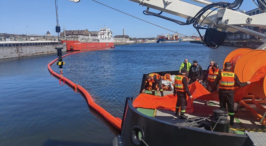 The firefighting vessel 'Strażak-28'