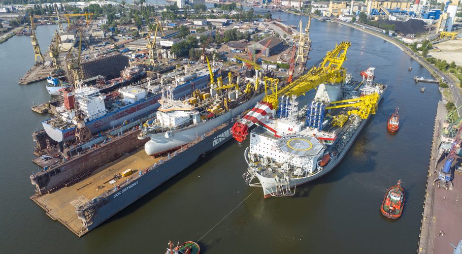 Crane ship Les Alizés