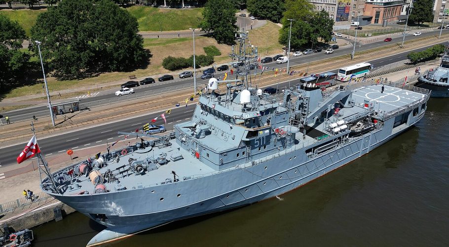 ORP Kontradmirał Xawery Czernicki.