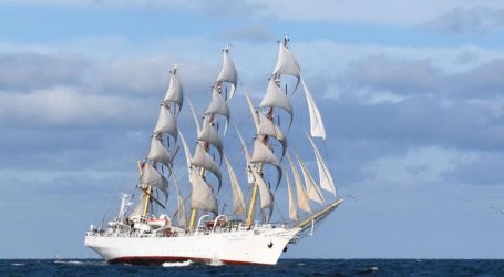 Gdynia Maritime University’s sailing ship ‘Dar Młodzieży’ first at the finish line