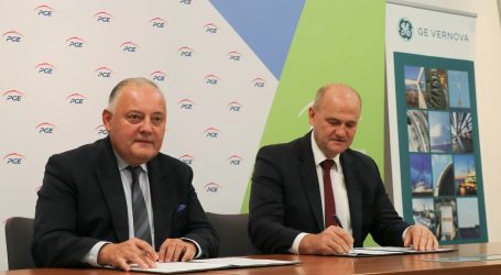 Pictured from left: Wojciech Dąbrowski, President of the Management Board of PGE Polska Grupa Energetyczna; Sławomir Żygowski, President of the Management Board of GE Polska